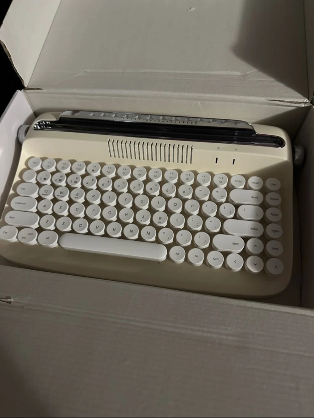 YUNZII & actto Retro Typewriter Keyboard - White